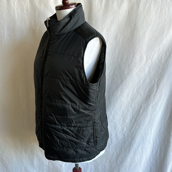 Reversible black puffer vest - Picture 14 of 15